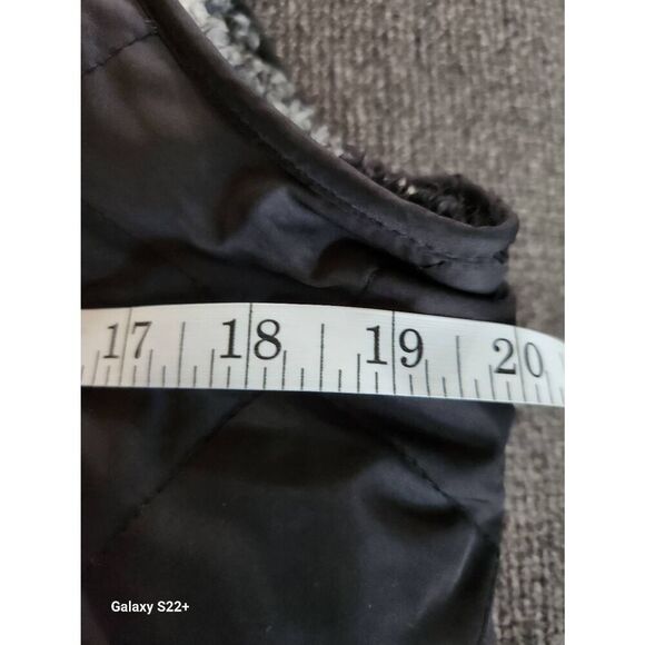 V22  Thread & Supply Black & White Buffalo Check Reversable Sherpa vest - Picture 5 of 9